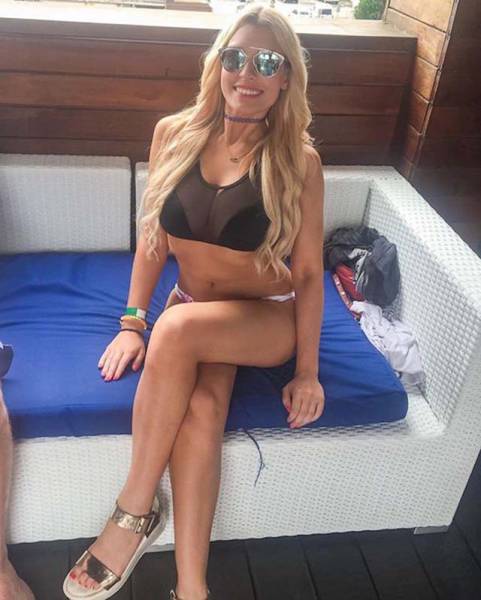 Girls Who Make Mesh Dress Look Amazing