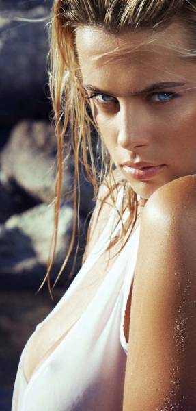 There’s Something Damn Sexy About Long Hair