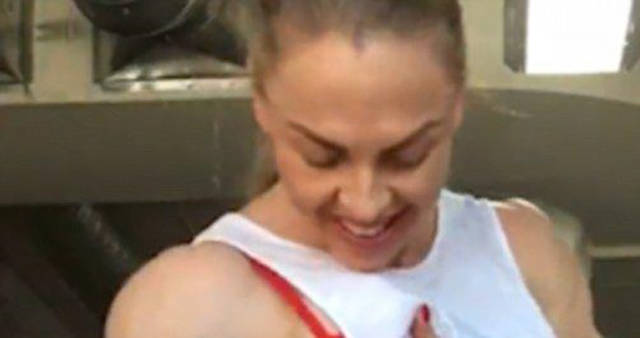 Bodybuilder Girl Shows Off Her Body With 0% Body Fat