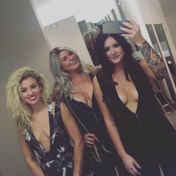 Braless Girls Let Their Boobs Hang Free