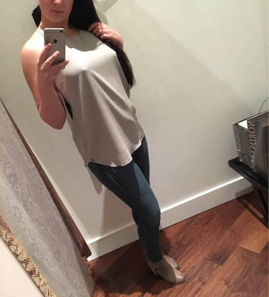 Braless Girls Let Their Boobs Hang Free