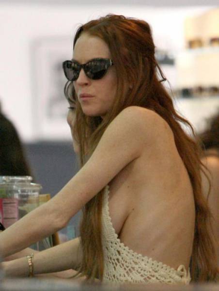 A Sneak Peek Of Hot Celebrities’ Sideboob