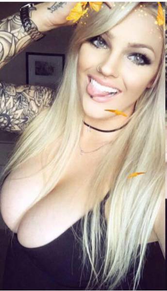 Girl Puts Her Tushie Up For Auction…