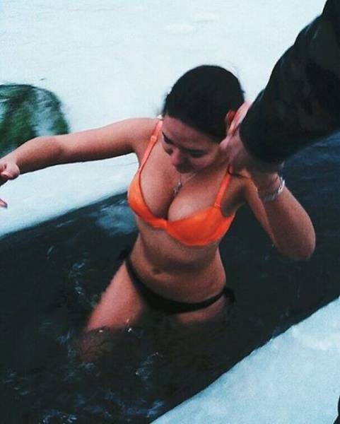 Russian Ladies Make Epiphany A Real Holiday For Everyone